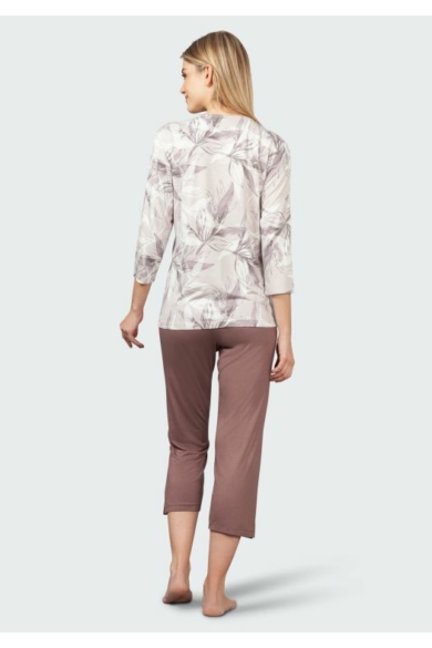 Hajo női pizsama,  orhidea mintás, V kivágású, 3/4-es ujjú felsővel, egyszínű capri nadrággal
